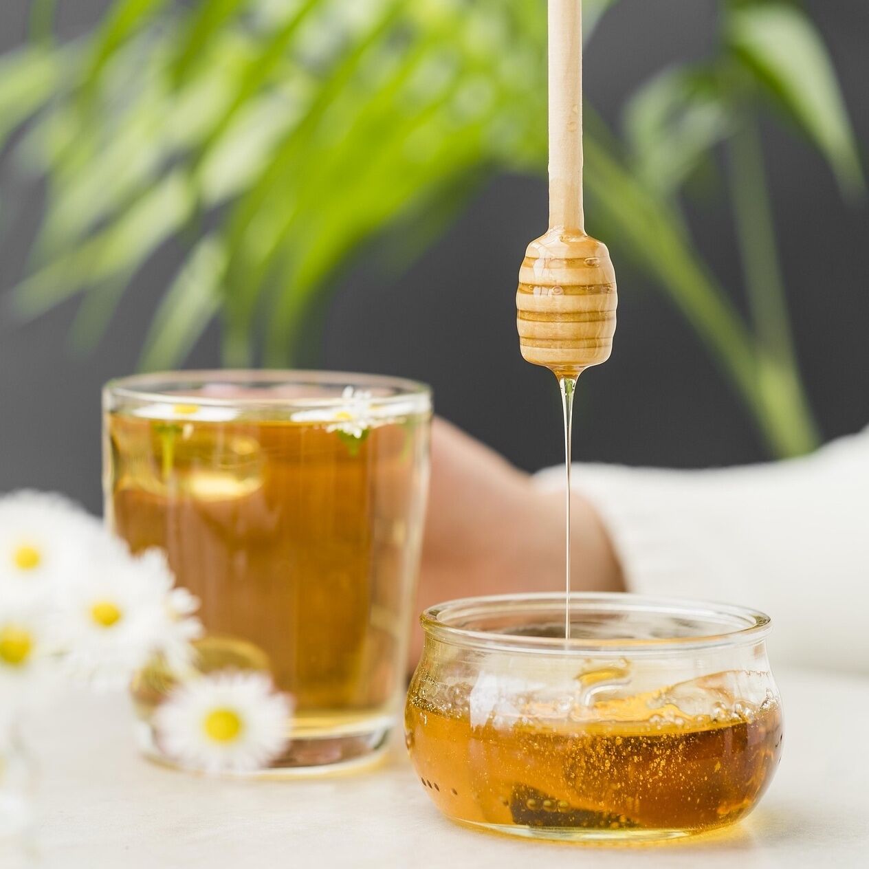 honey dipper and bowl