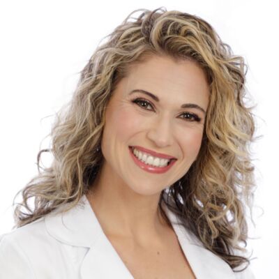 photo of Sarah Ballantyne smiling