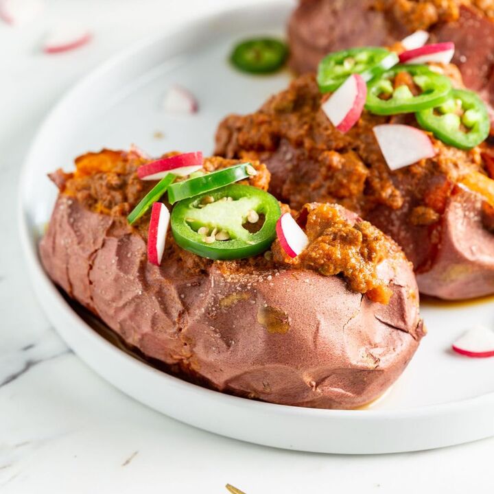 baked sweet potato with beef chili filling