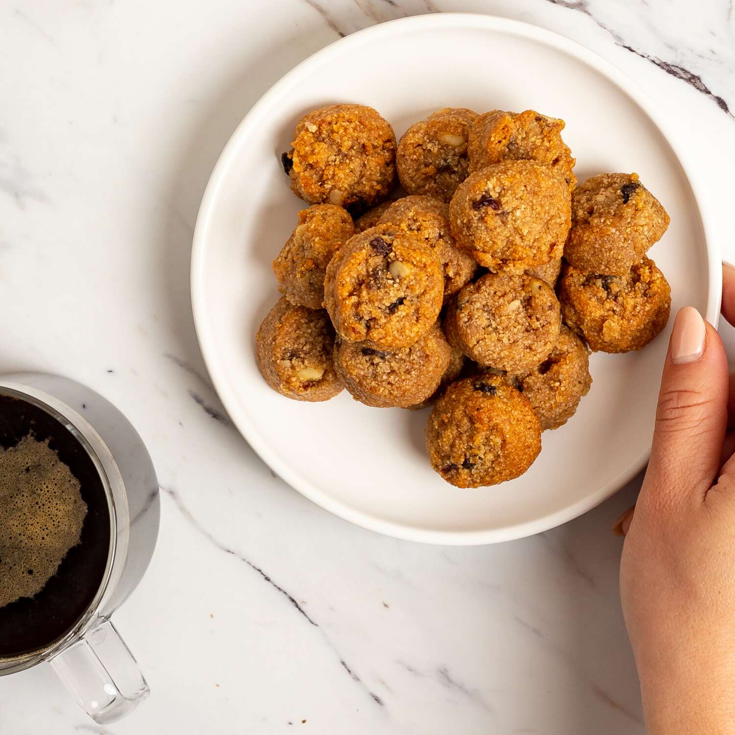 Ona Cinnamon Raisin Cookies with coffee