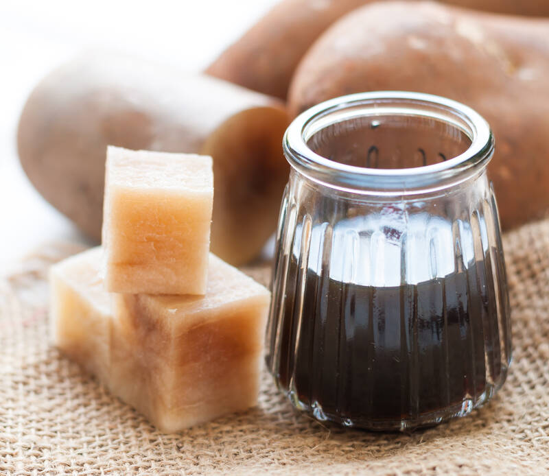 Yacón syrup and fresh Yacón roots